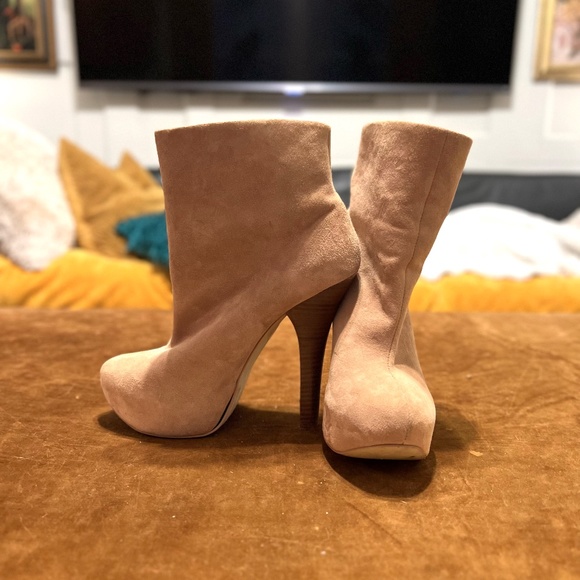 NEW! BEBE Camel/Tan Suede Leather High Heeled Platform Booties - Picture 1 of 4